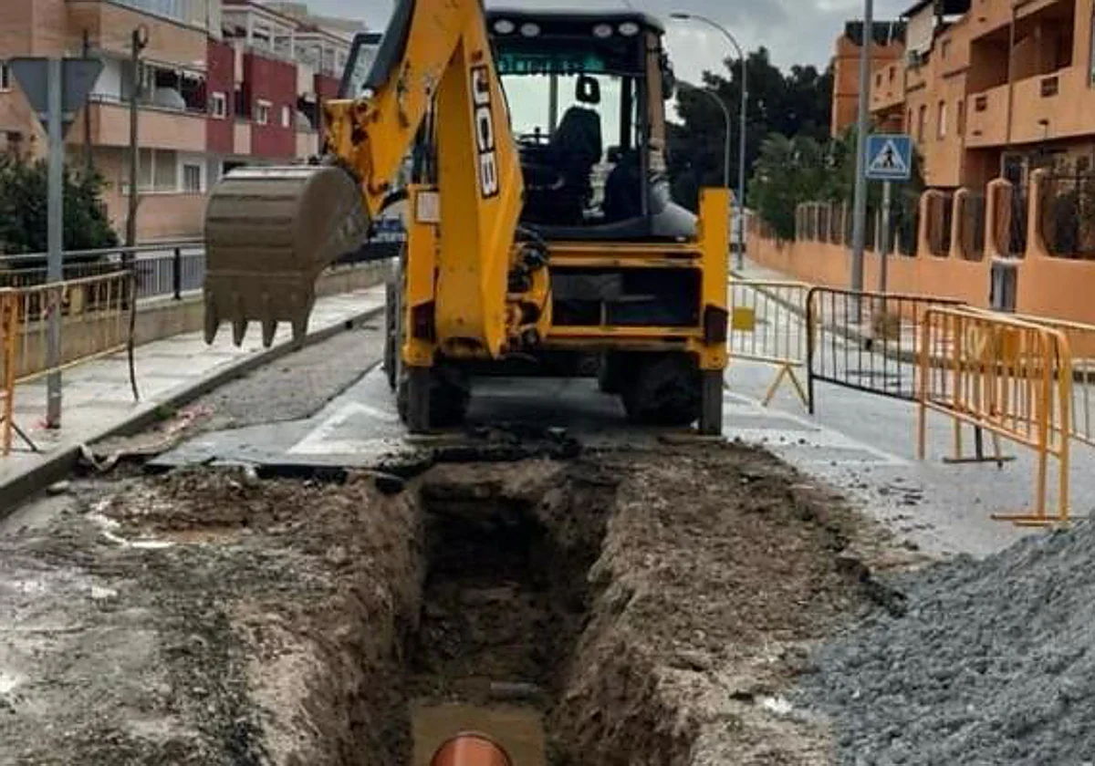 Rincón de la Victoria ejecuta un nuevo colector de pluviales en calle Naufragio tras los daños por las últimas lluvias