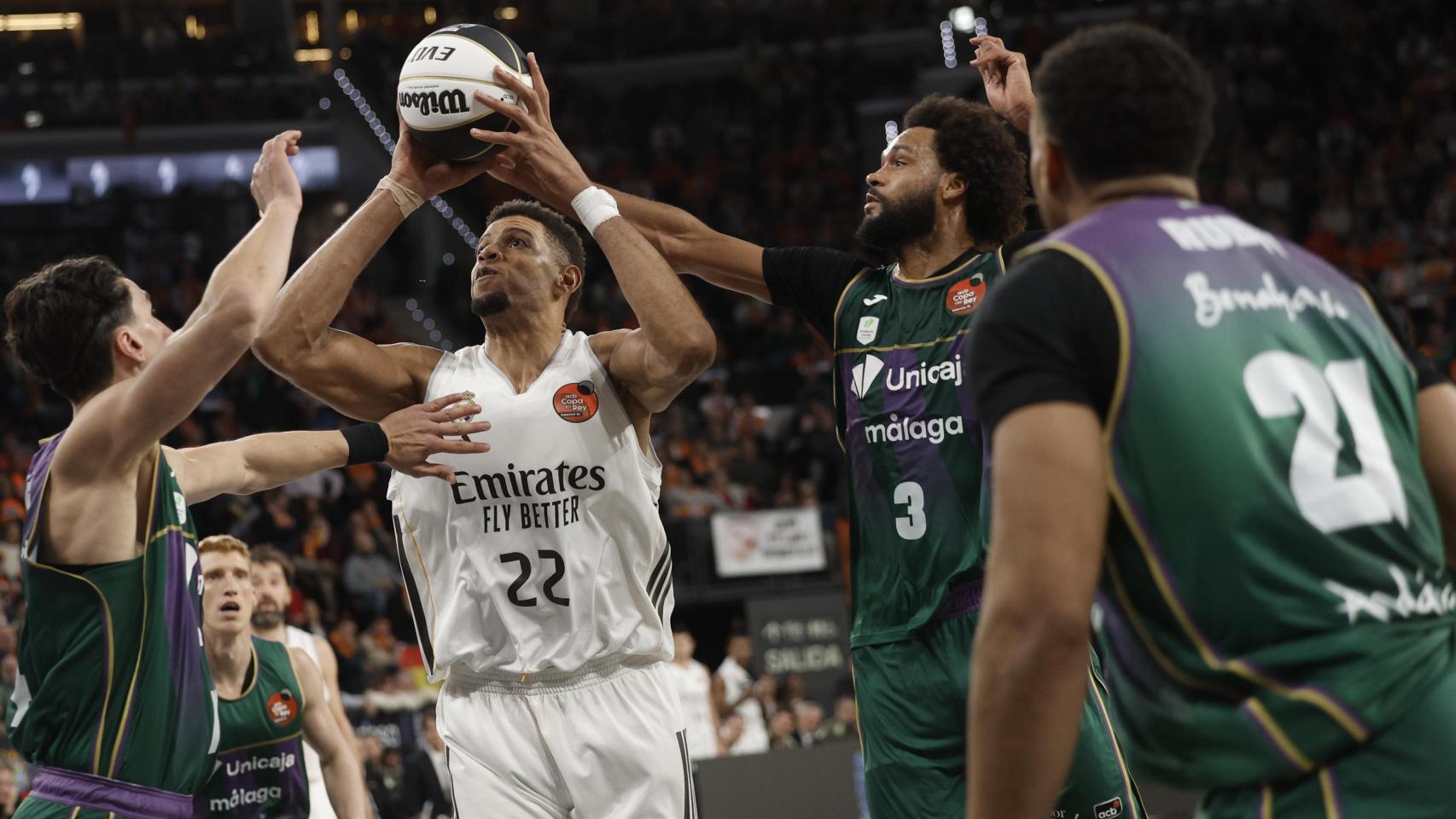 El mejor Real Madrid de la temporada se muestra colosal ante Unicaja y se cita con el Valencia Basket en semifinales