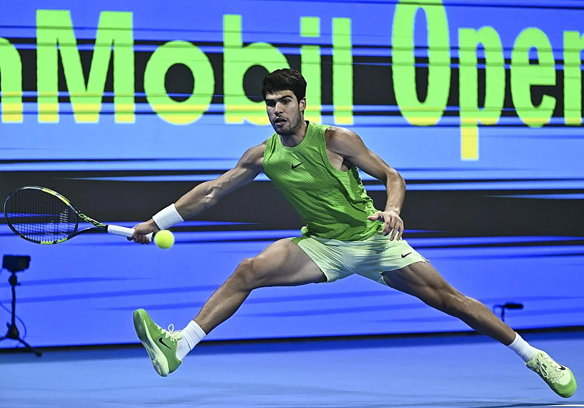 Alcaraz también sabe sufrir en Doha y alcanza las semifinales