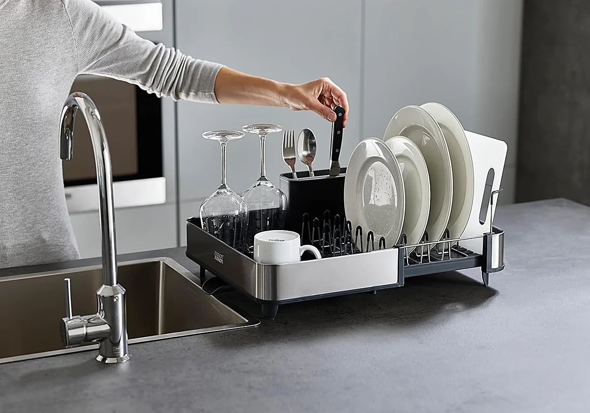 Estos escurridores de platos marcarán la diferencia en tu cocina: compactos, elegantes y practicos