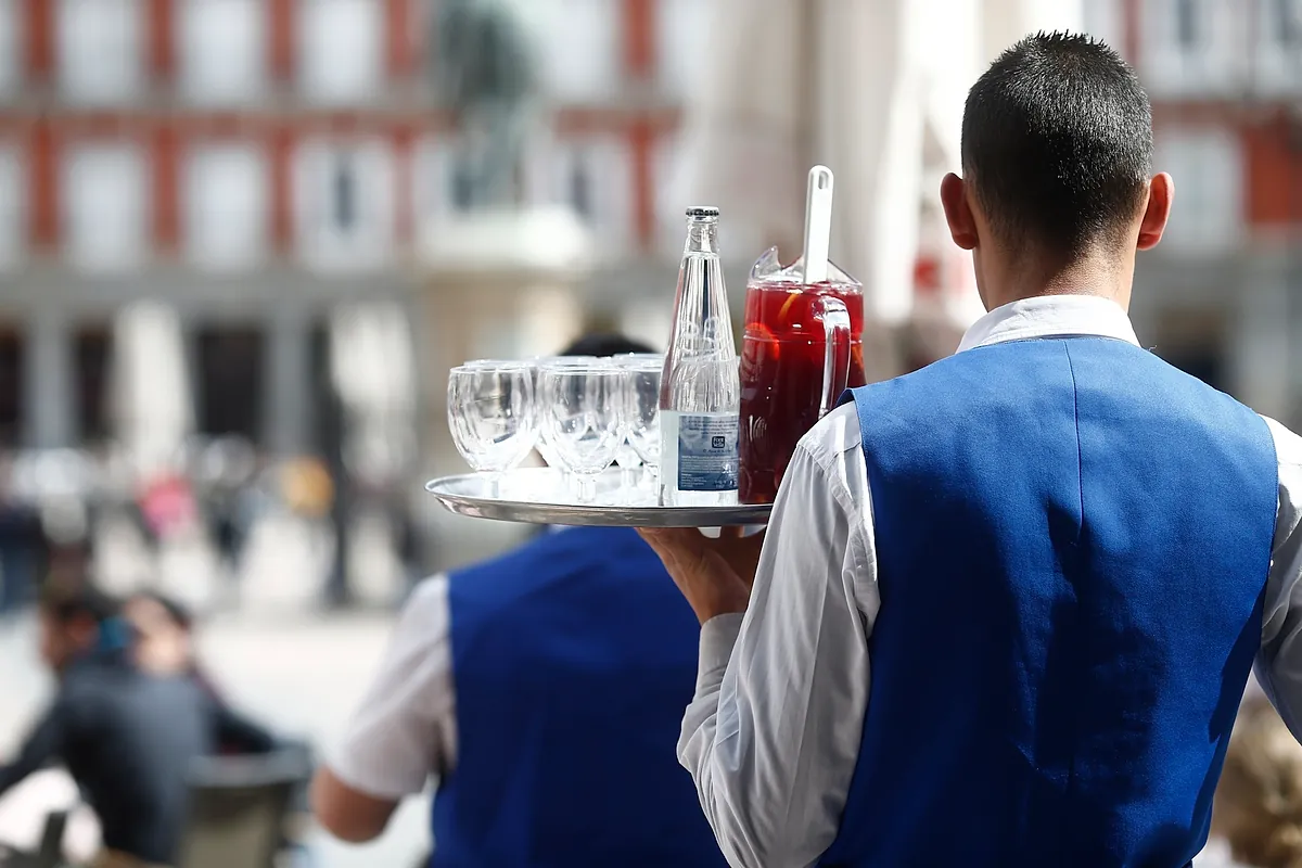 El sector servicios eleva sus ventas un 4,8% en 2025 y la industria, un 0,5%