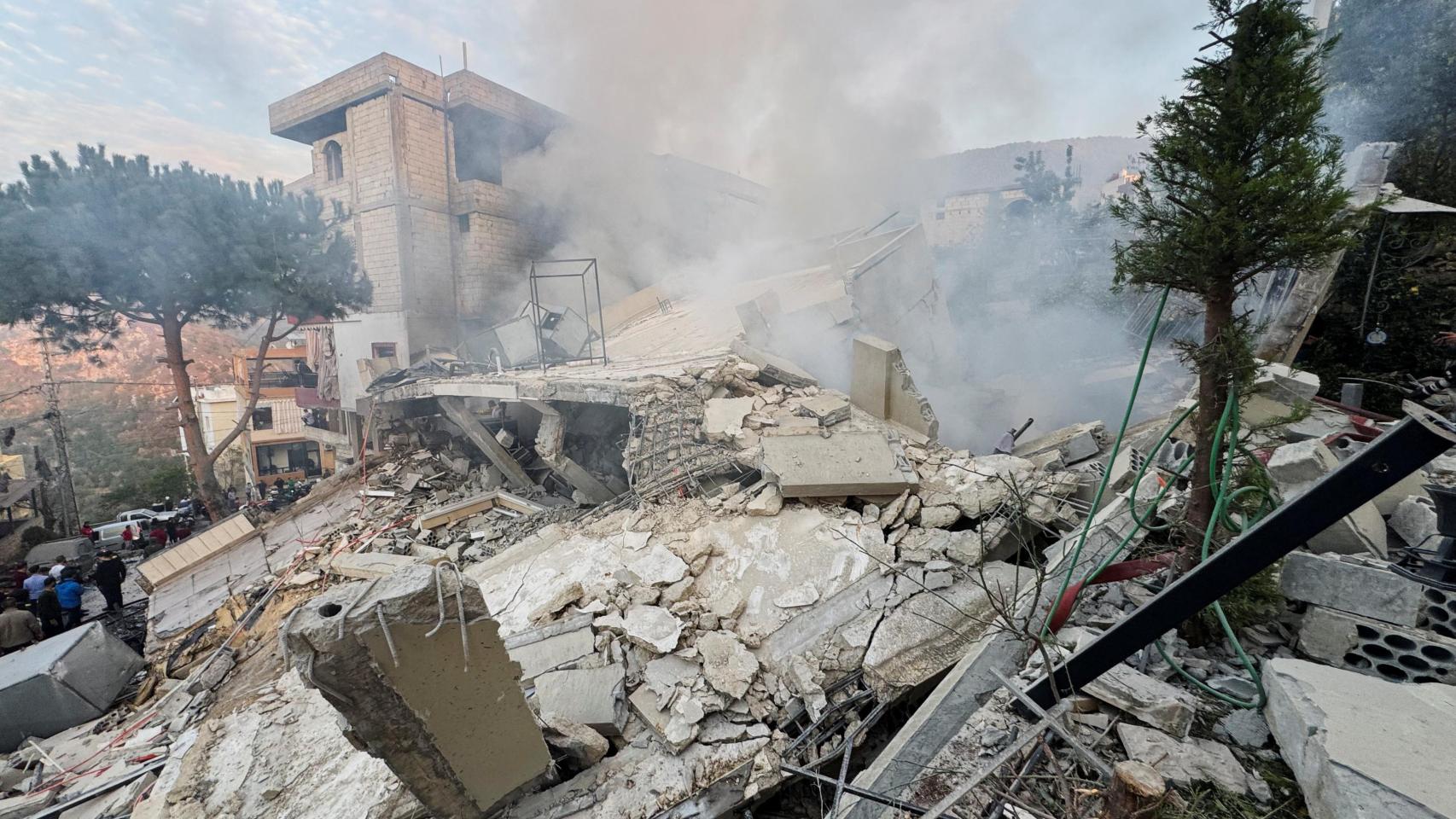 Israel asegura que Hezbolá está rearmándose y lanza una ola de bombardeos contra sus centros de entrenamiento en Líbano