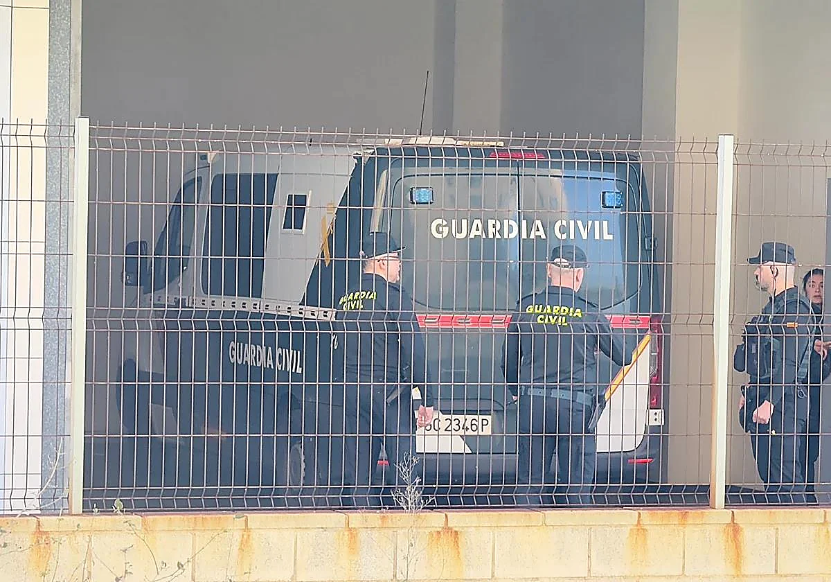 A prisión el doble asesino de Xilxes por matar a cuchilladas a su exmujer y su hija