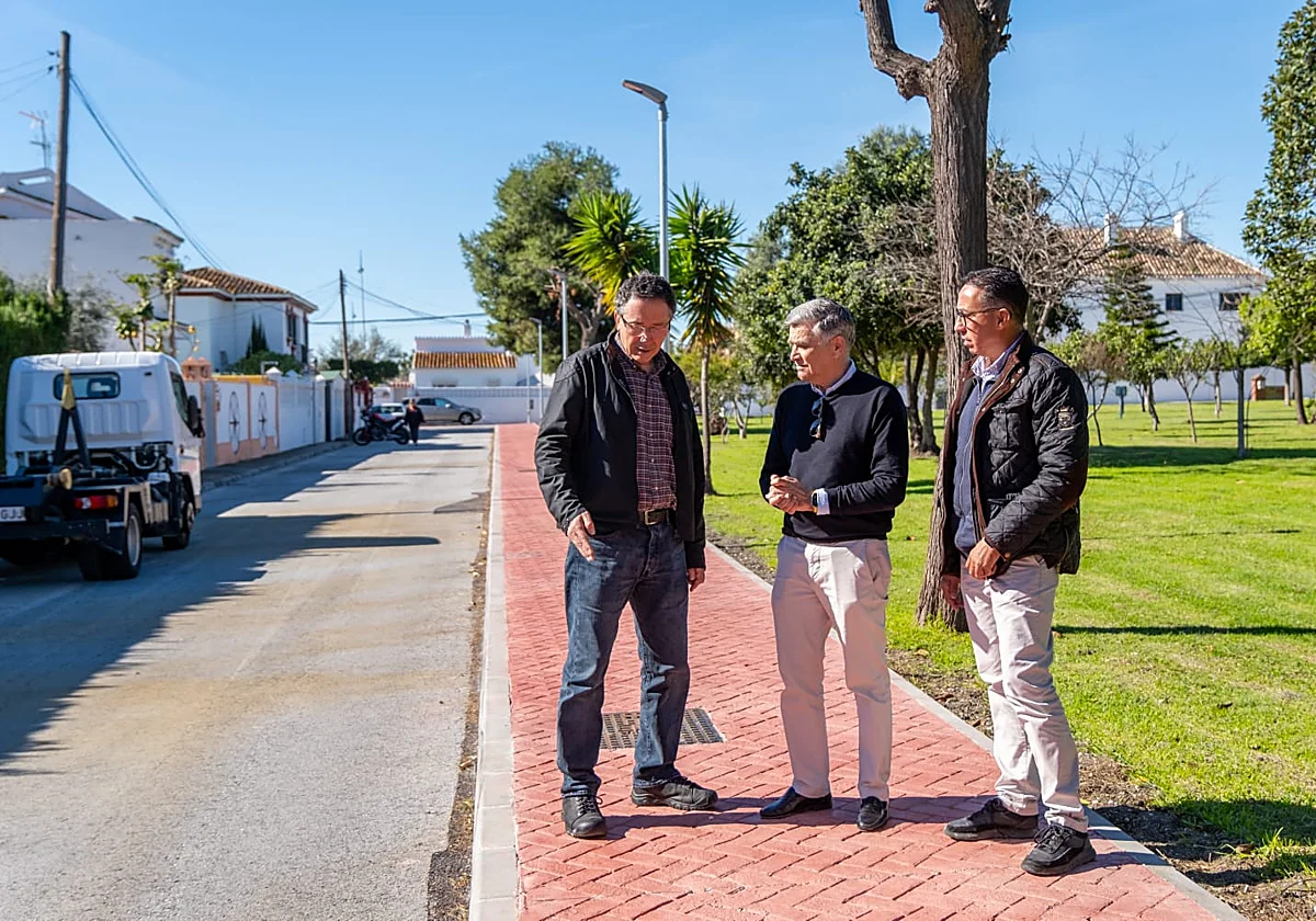 El Ayuntamiento de Marbella mejora la accesibilidad peatonal en la calle Guadiamar de San Pedro