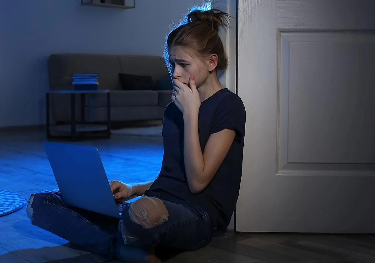 Esta es la peligrosa app que arrasa entre los adolescentes y puede terminar con tu hijo frente a un pederasta