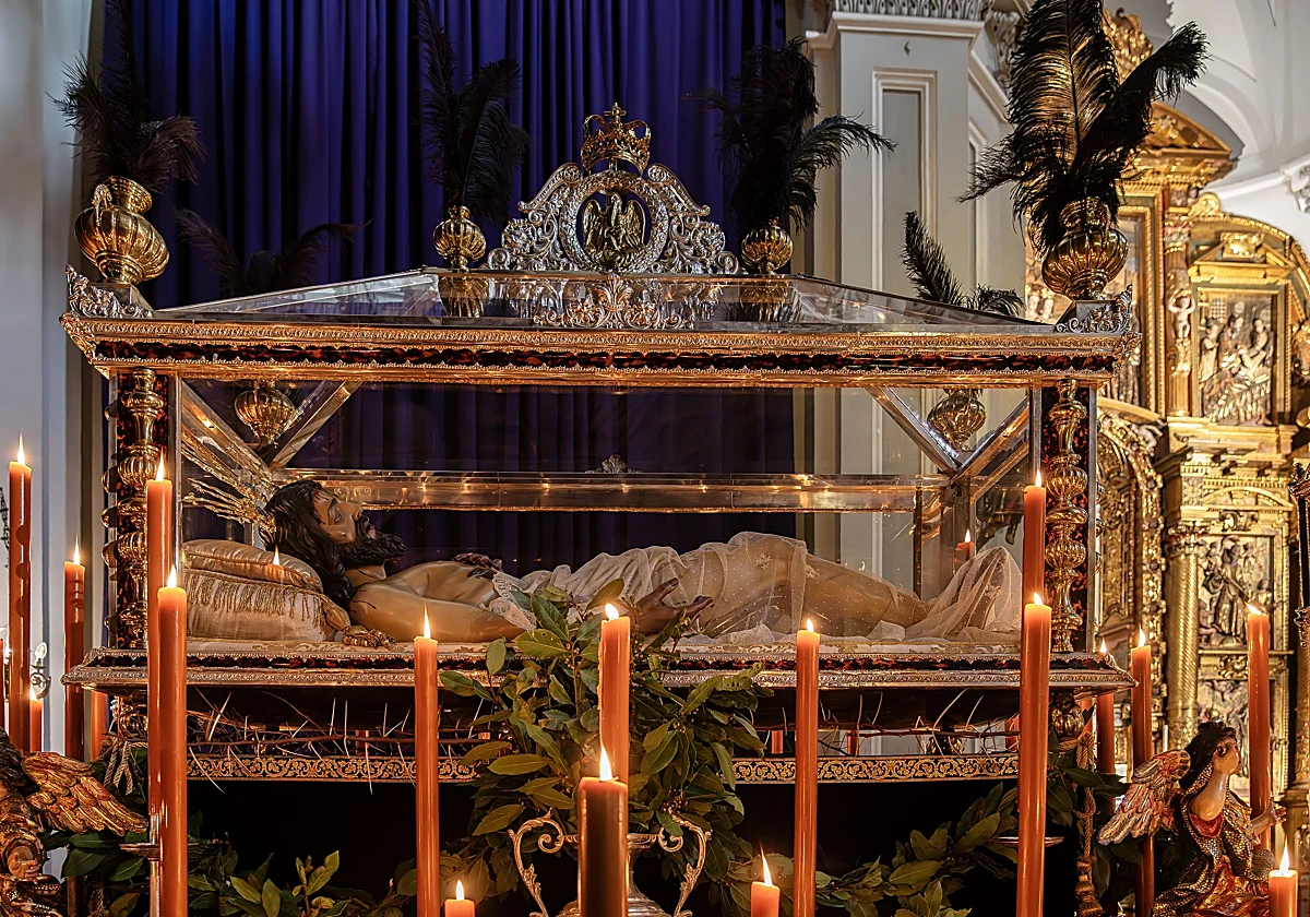 El Cristo Yacente de la Paz y la Unidad preside este sábado el tradicional vía crucis de antorchas