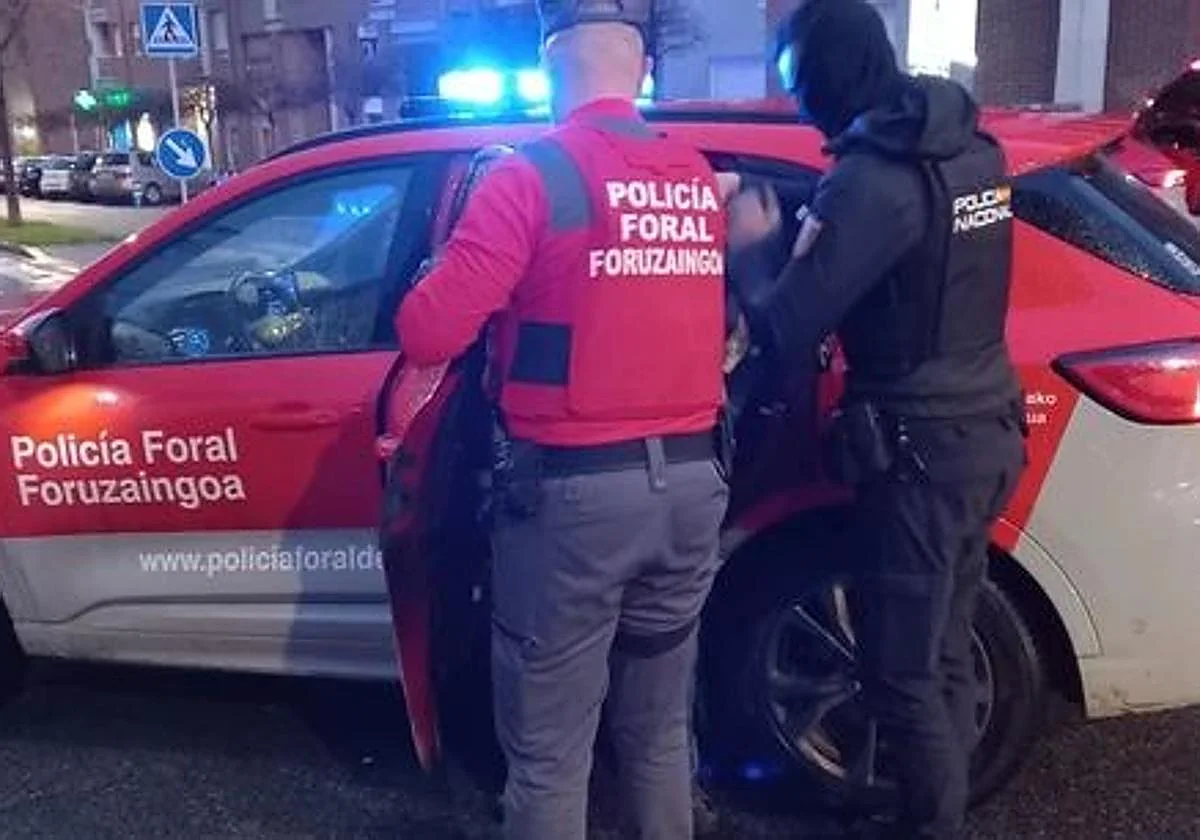 Detenido acusado de asesinar a su mujer y herir a su madre en Sarriguren (Navarra)