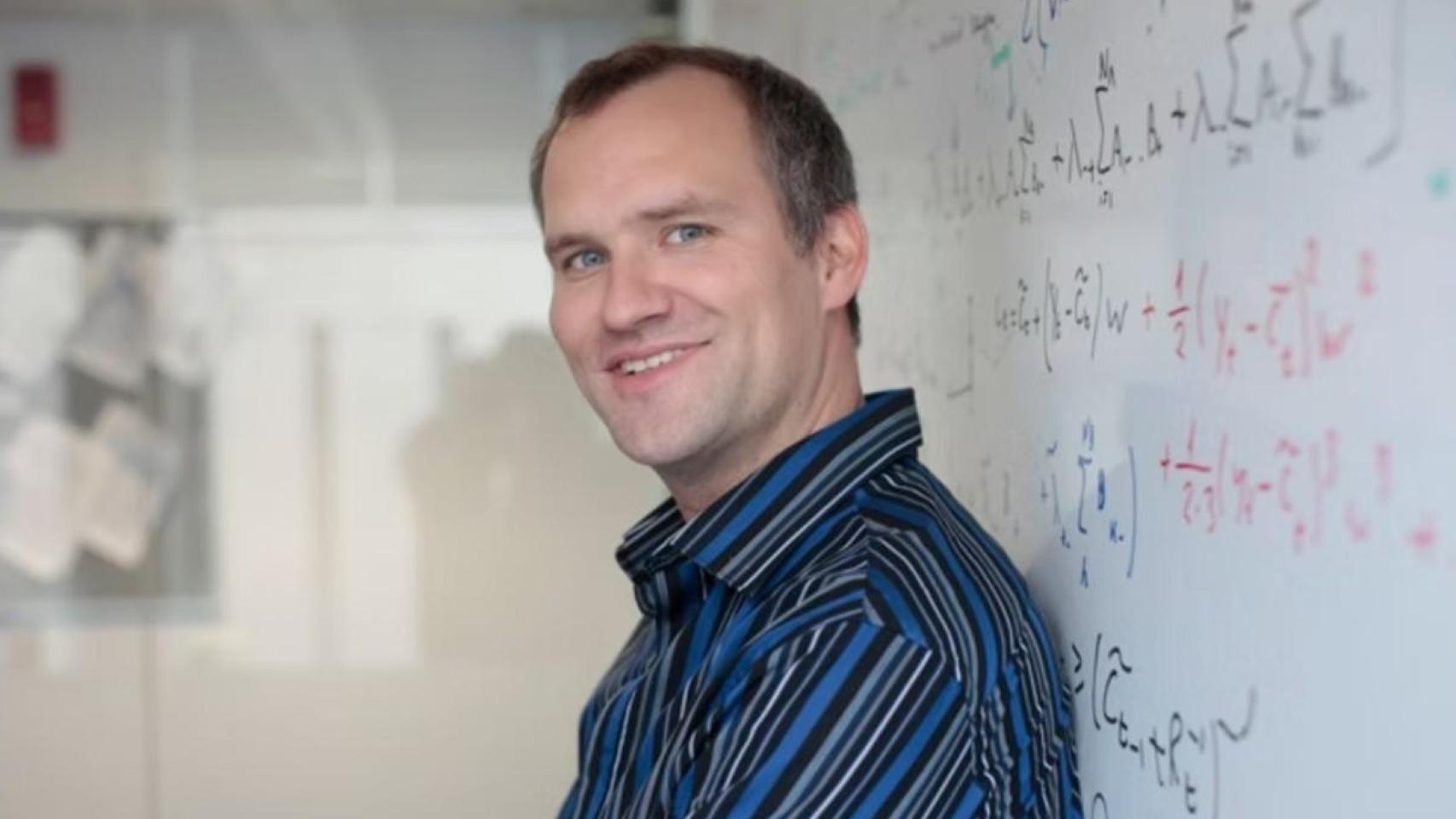 Robert Endres, biólogo, reabre el debate sobre el origen de la vida en la Tierra: "Pudo traerla una civilización extraterrestre"