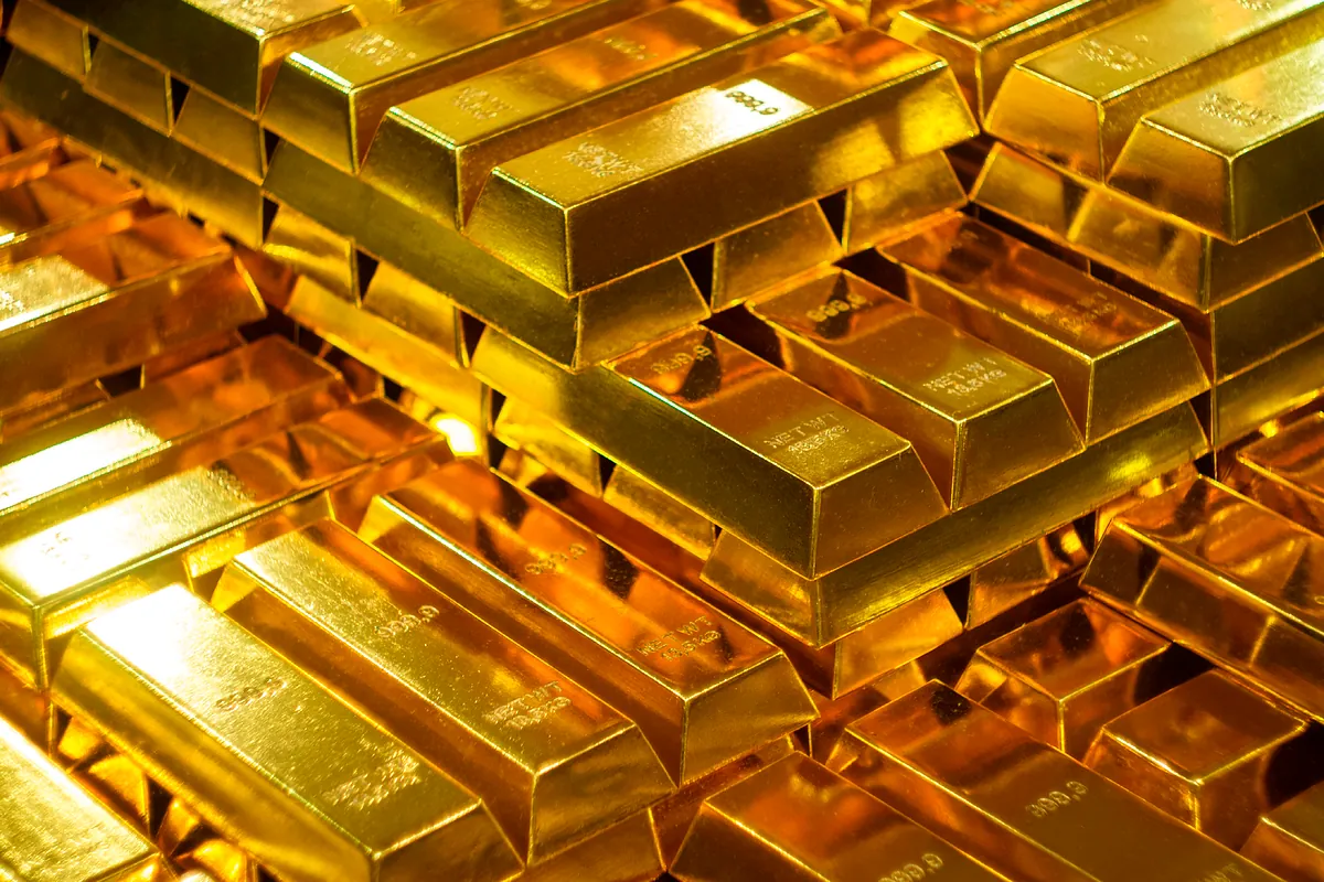 El oro se estabiliza en los 5.000 dólares, tras una caída del 10% en tres semanas