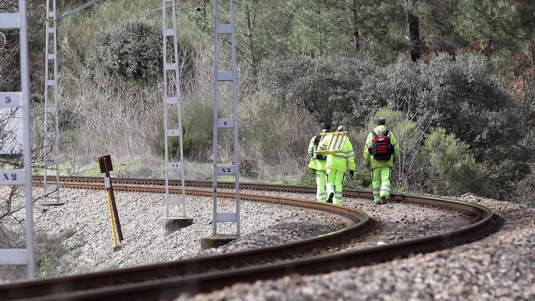 Muere un trabajador de Adif mientras reparaba la red ferroviaria de alta velocidad en la estación de Calatayud