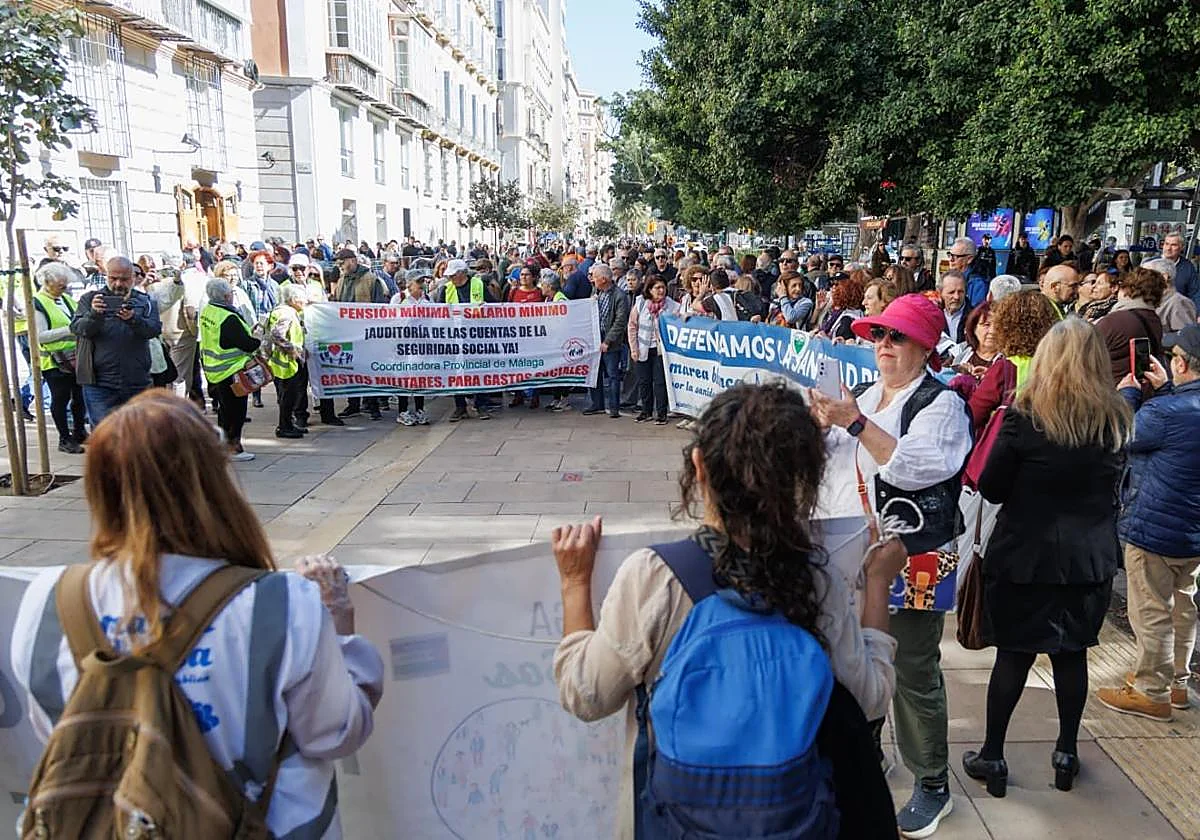 Concentración en Málaga por el escudo social: «La causa es la misma para pensionistas y para jóvenes»