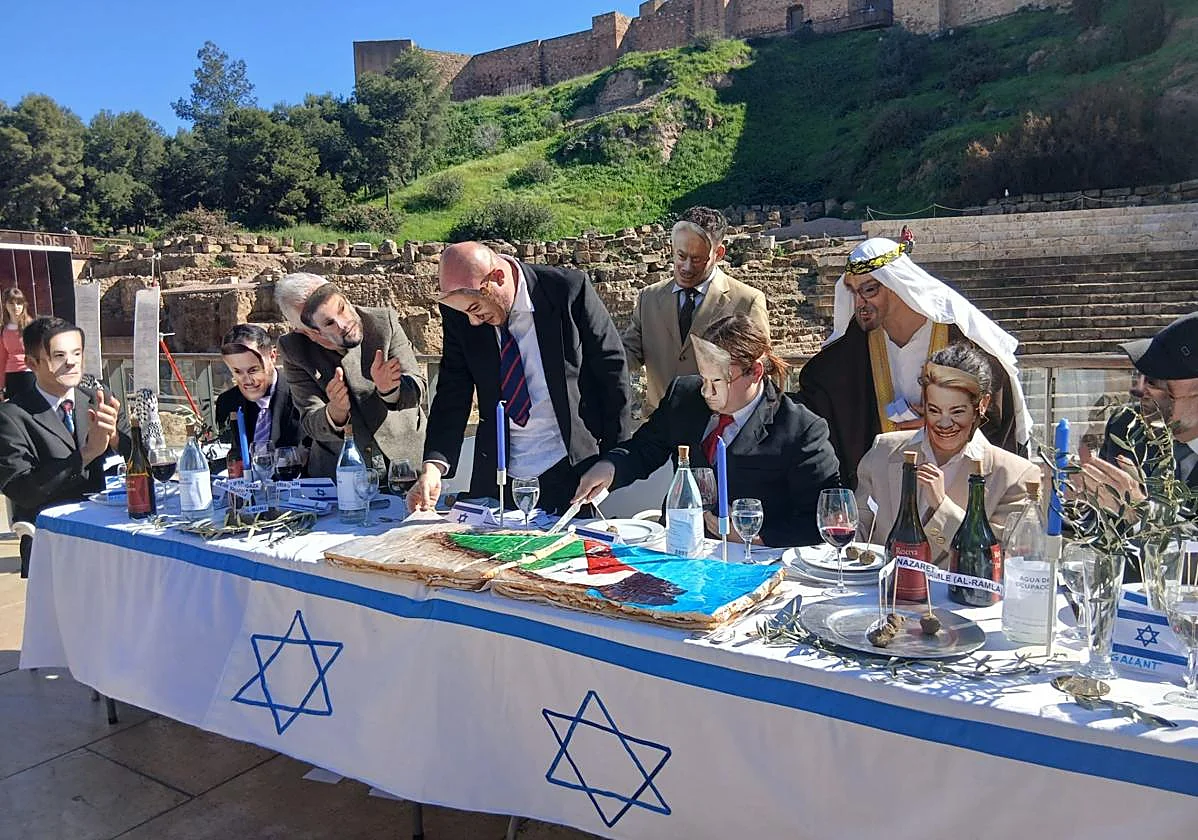 Alcazabilla se convierte en el escenario de una sátira sobre el plan de paz para Gaza