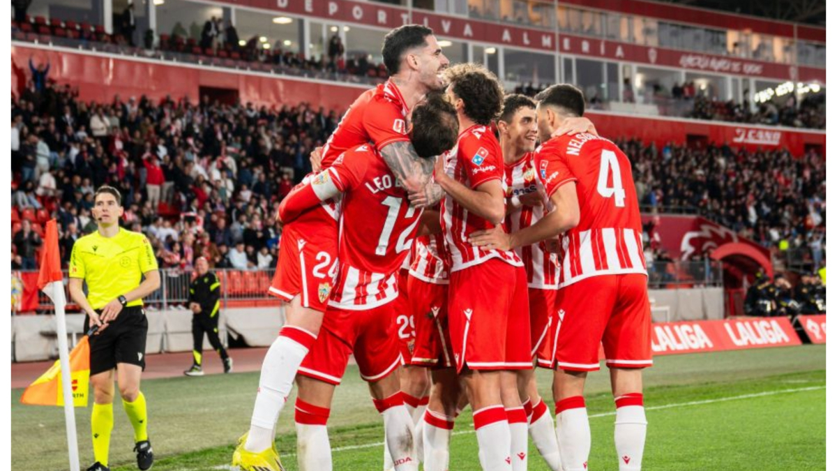 El Almería continúa lanzado, se lleva el derbi y se coloca segundo