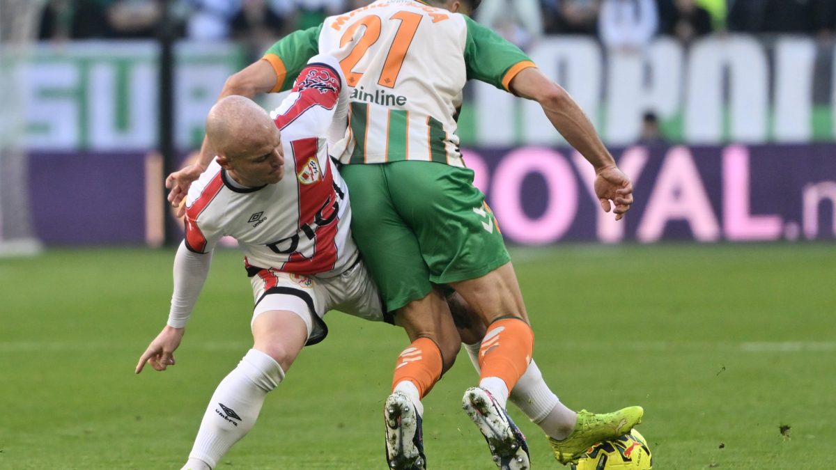 Isi: "Al árbitro le honra mantener su decisión en el VAR"