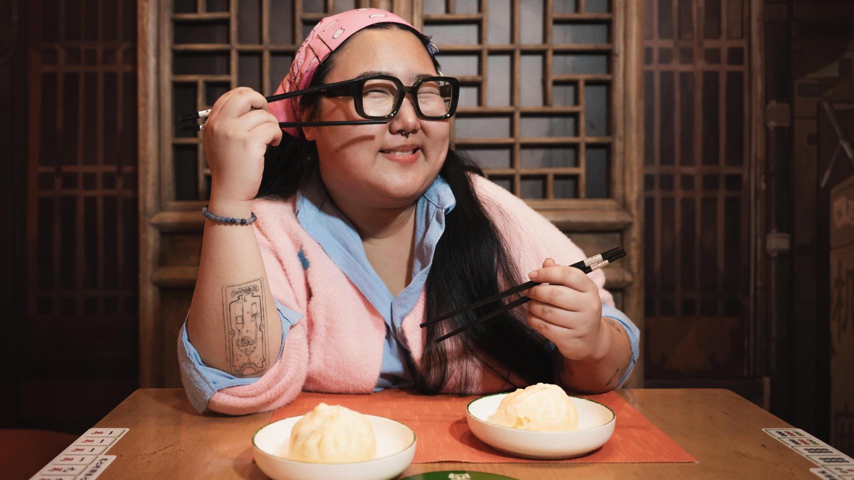 Carmen Xiao llegó sin nada y ahora es 'influencer' gastro, da clases y traduce: "Como buena china, me encanta el dinero"