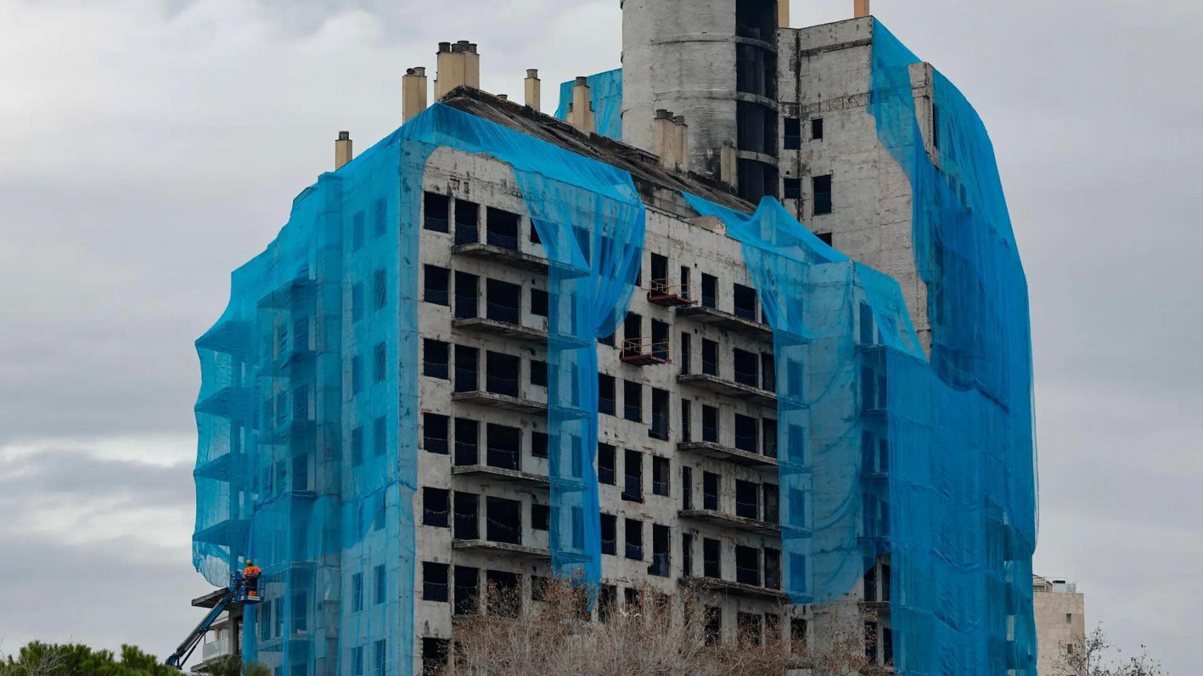 Campanar, dos años después del terrible incendio: último homenaje con el edificio en obras, que acabarán en 2027