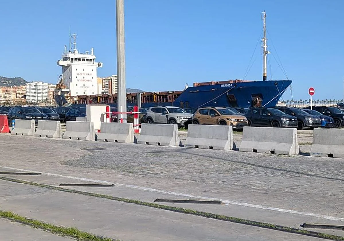 El buque mercante rescatado a la deriva con 17 tripulantes sin víveres ni combustible lleva ya casi tres meses en Málaga