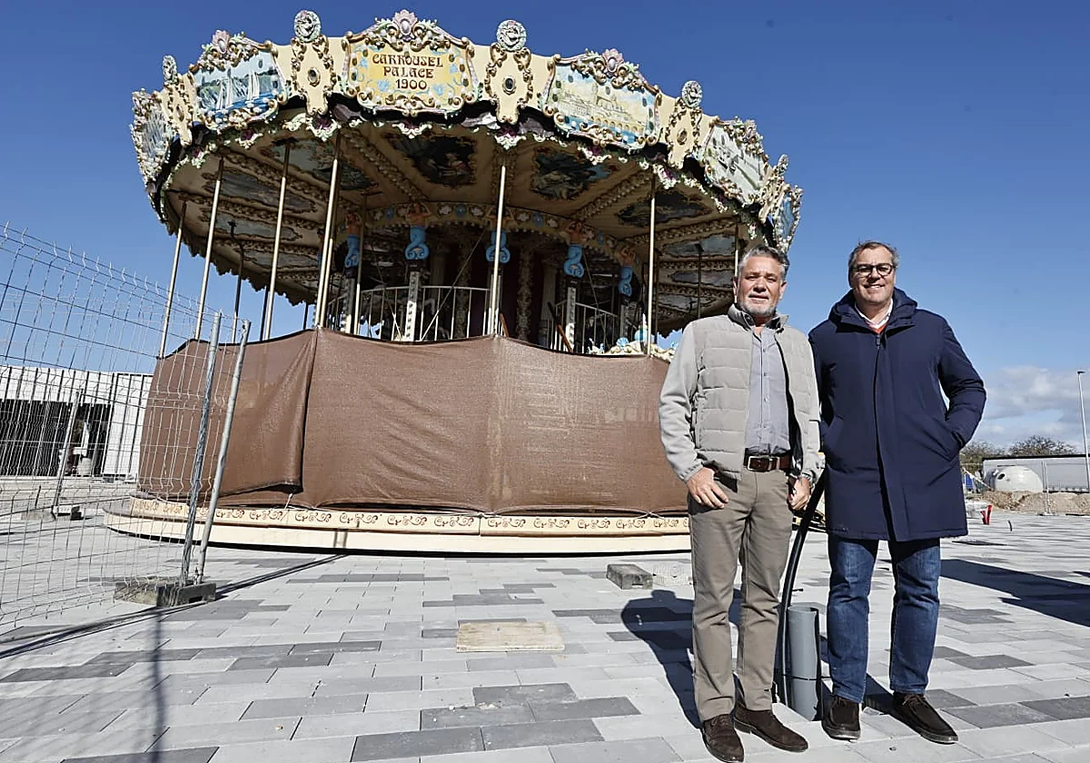 Instalan las primeras atracciones del parque de ocio junto a Plaza Mayor con la vista puesta en su apertura