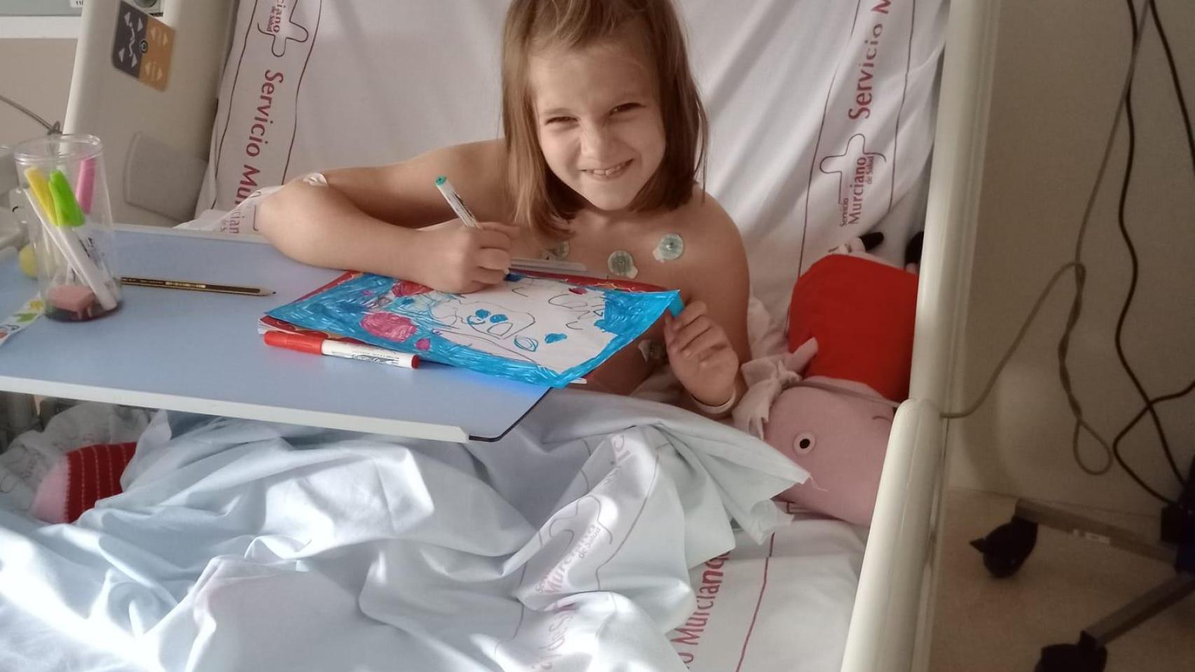 Nora, la niña valiente de 8 años que desafía a la enfermedad ultrarrara TANGO2: "Mi mundo se hundió, pero lucho por ella"