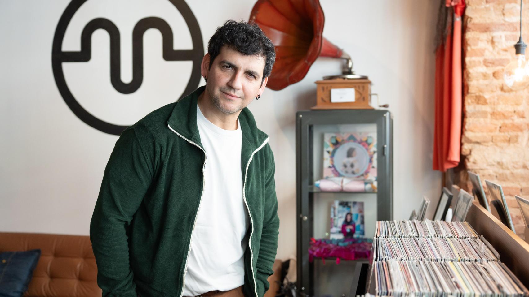 Fran Perea: "Mi familia es de izquierdas, fui a un colegio religioso y cuando empecé con el teatro me planteé si era gay"