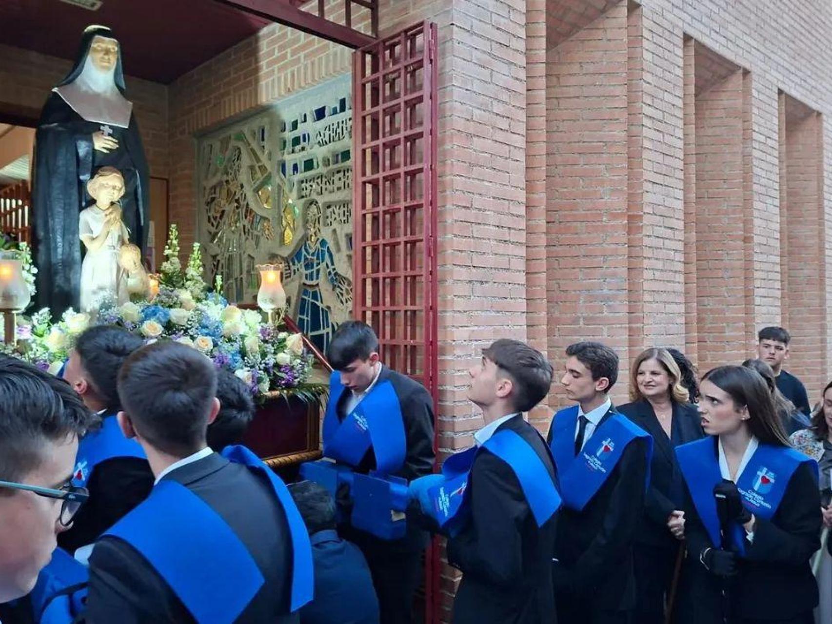 El 'milagro' de Antonio: se desploma en el paso de la Beata Piedad de la Cruz y la Policía Local de Alcantarilla lo reanima