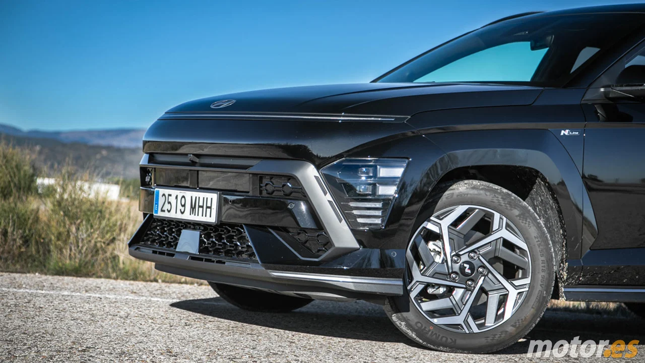 El Toyota C-HR de Hyundai por solo 350 € al mes, así es el KONA híbrido con todo incluido que Nissan no puede igualar