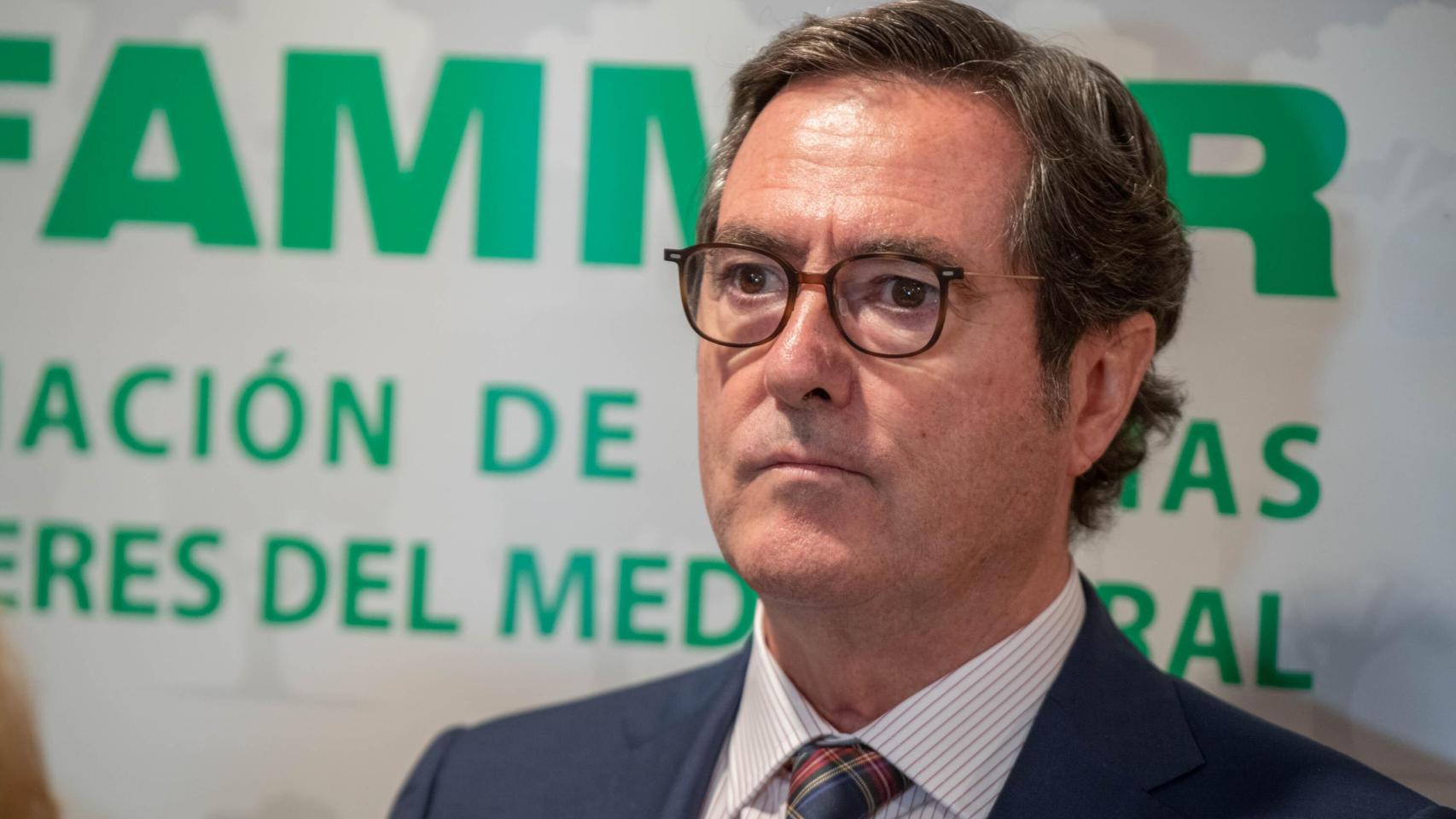 CEOE propone subir el salario mínimo un 1,5% en 2026, hasta los 1.202 euros al mes