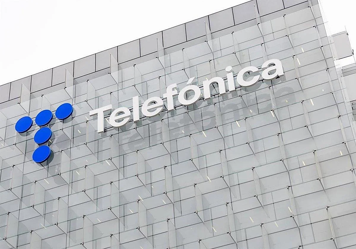 Telefónica pierde 4.318 millones en 2025 por ERE y Latinoamérica, pero sube un 1,5% ingresos a 35.120 millones