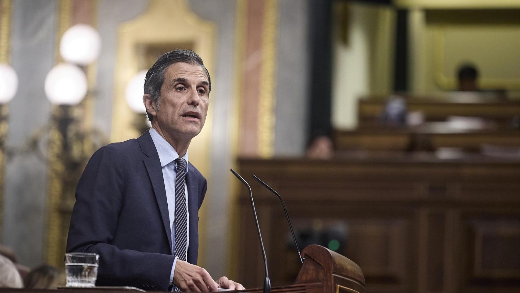 Dimite el diputado Rodríguez Palacios, histórico socialista, por haber filtrado unas fotos de un compañero con una stripper