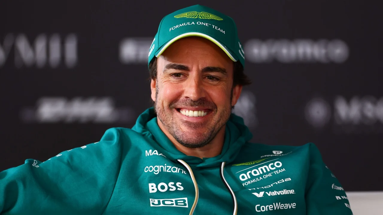 Alonso confirma un Aston Martin AMR26 muy cambiado para Australia: "Vi algunas fotos, el coche va a ser muy diferente"