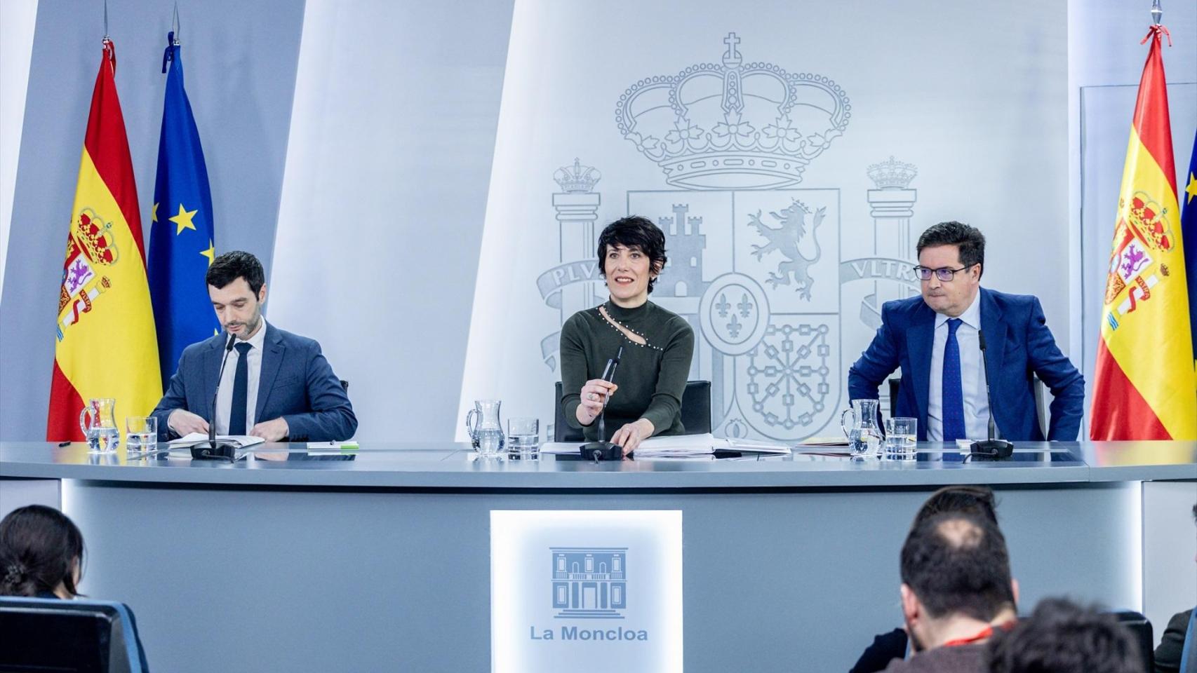 Última hora política, en directo | El Gobierno aprueba desclasificar "toda" la documentación sobre el 23-F, disponible a partir de mañana al mediodía