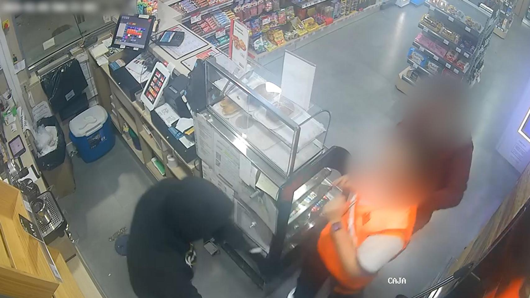 Dos detenidos por robar a punta de cuchillo en una estación de servicio de Azuqueca de Henares