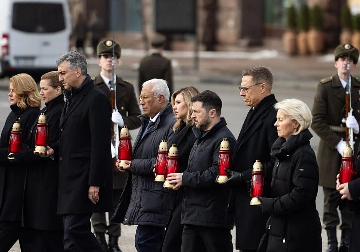 Los líderes europeos arropan a Zelenski en el cuarto aniversario de la guerra