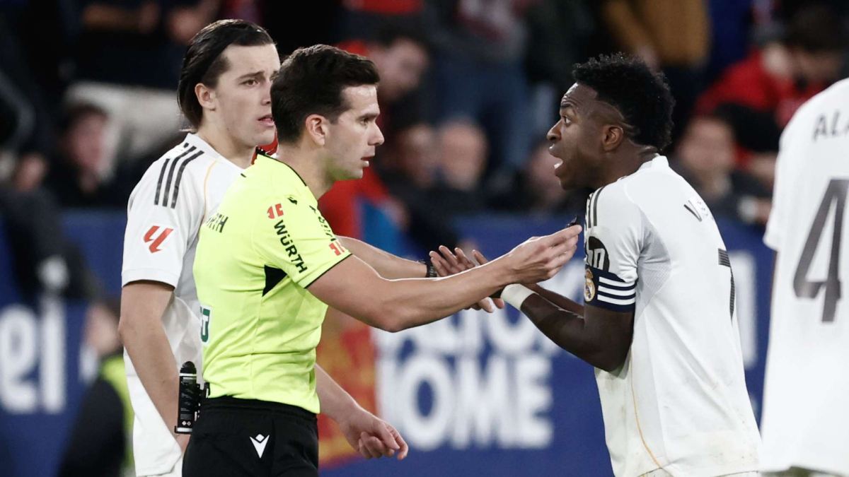 Un fallo de comunicación y un precedente explican la reanudación del Osasuna-Real Madrid antes de validar el gol de Raúl García