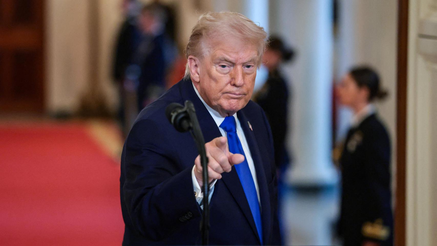 El entorno de Trump sopesa los riesgos de atacar Irán mientras Teherán acelera la compra de misiles a Rusia y China