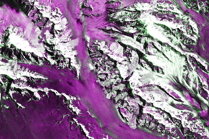 Landslide and Avalanche Debris Litter Hubbard Glacier