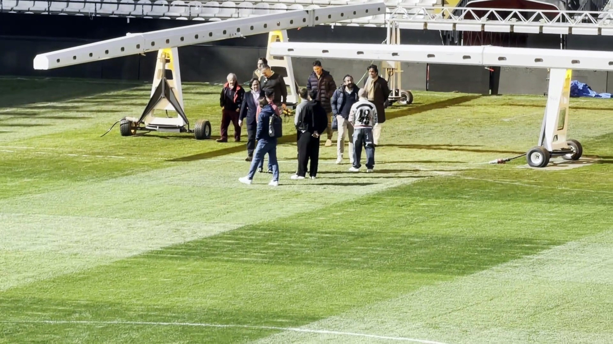 Rayo y Athletic comparten la base del césped a estrenar en Vallecas