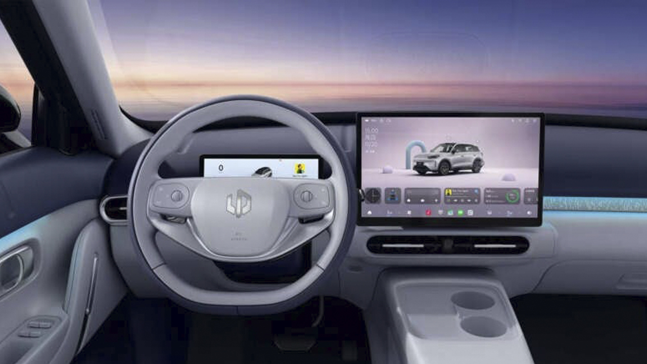 Leapmotor muestra por fin el interior de su nuevo B03X, un duro rival para el BYD Atto 2