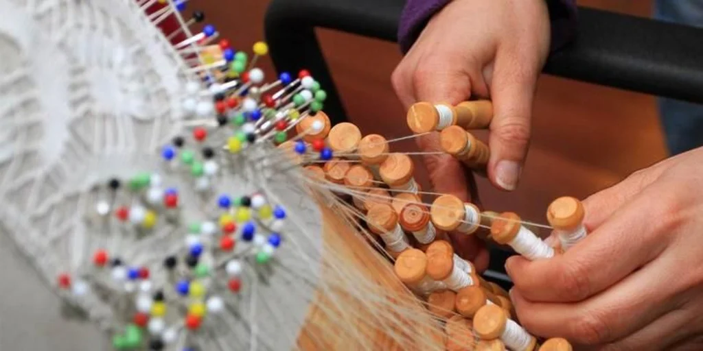 'Punto de araña': Tejer y destejer el destino