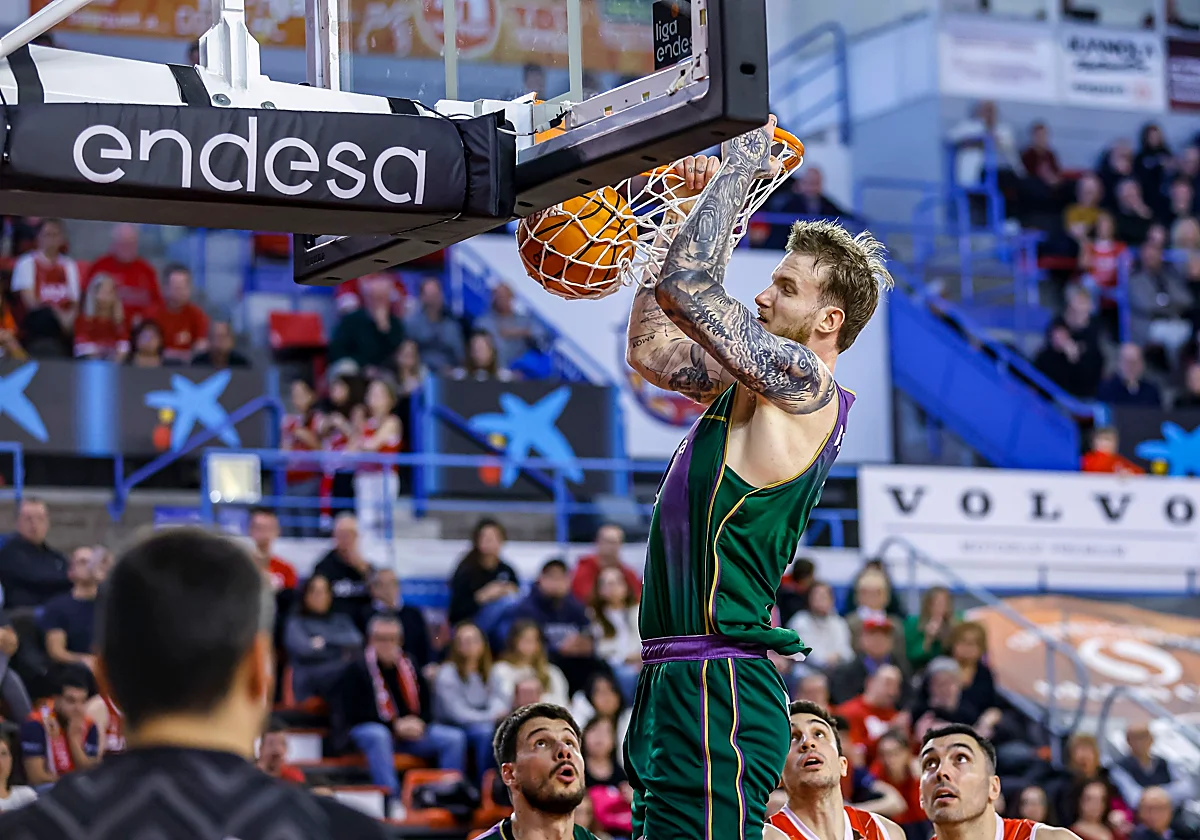 Balcerowski no irá con Polonia a la ventana FIBA por una pequeña lesión