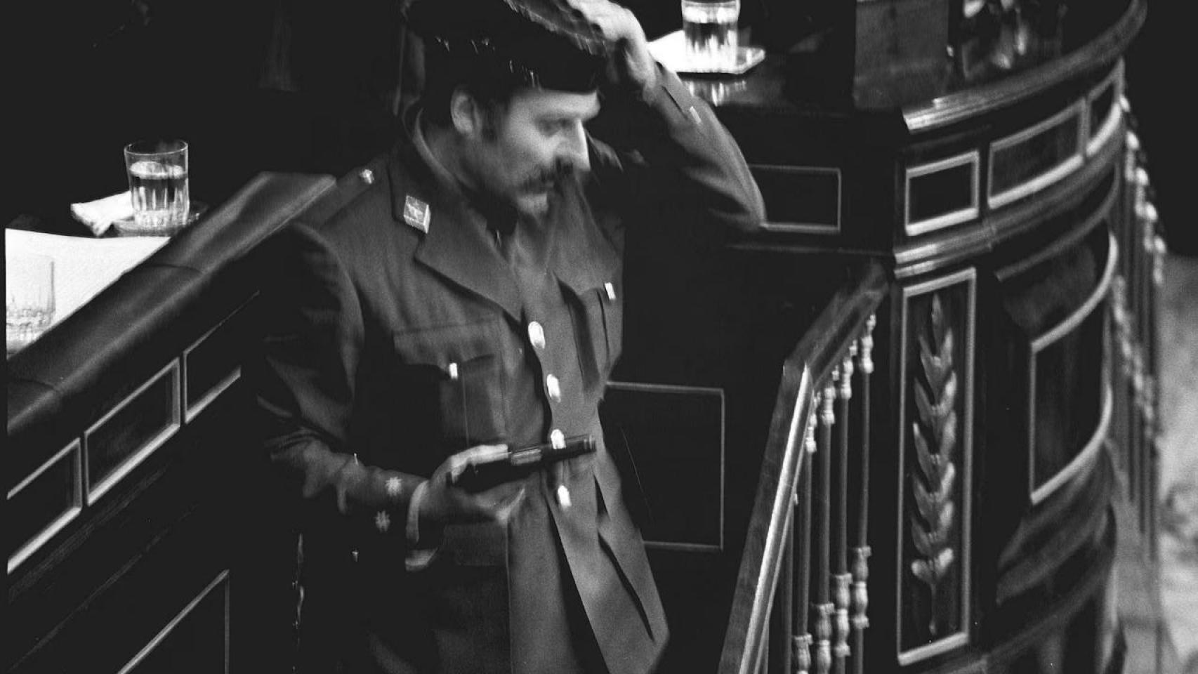 El "primer fallo" para los golpistas del 23-F era "dejar al borbón libre: es un objetivo a batir y anular"