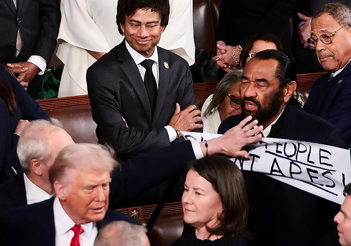 Trump carga contra los «locos» demócratas y los inmigrantes ante el descenso de su popularidad