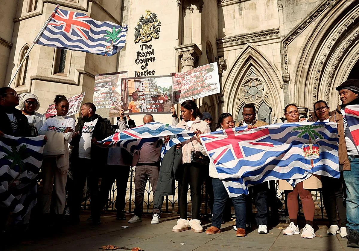 Starmer complace a Trump y el Reino Unido pausa la entrega de la isla de Chagos a Mauricio