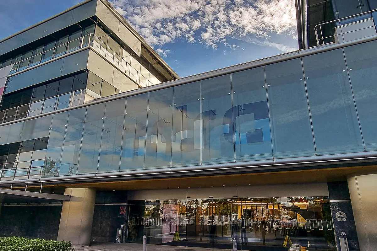 Indra negocia con Apis Partners en exclusiva la venta de su filial de pagos