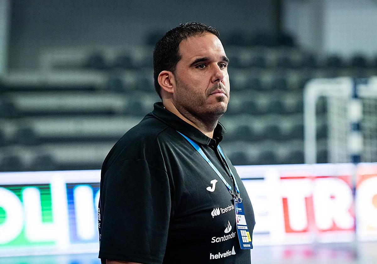 Joaquín Rocamora, un malagueño al frente de las Guerreras