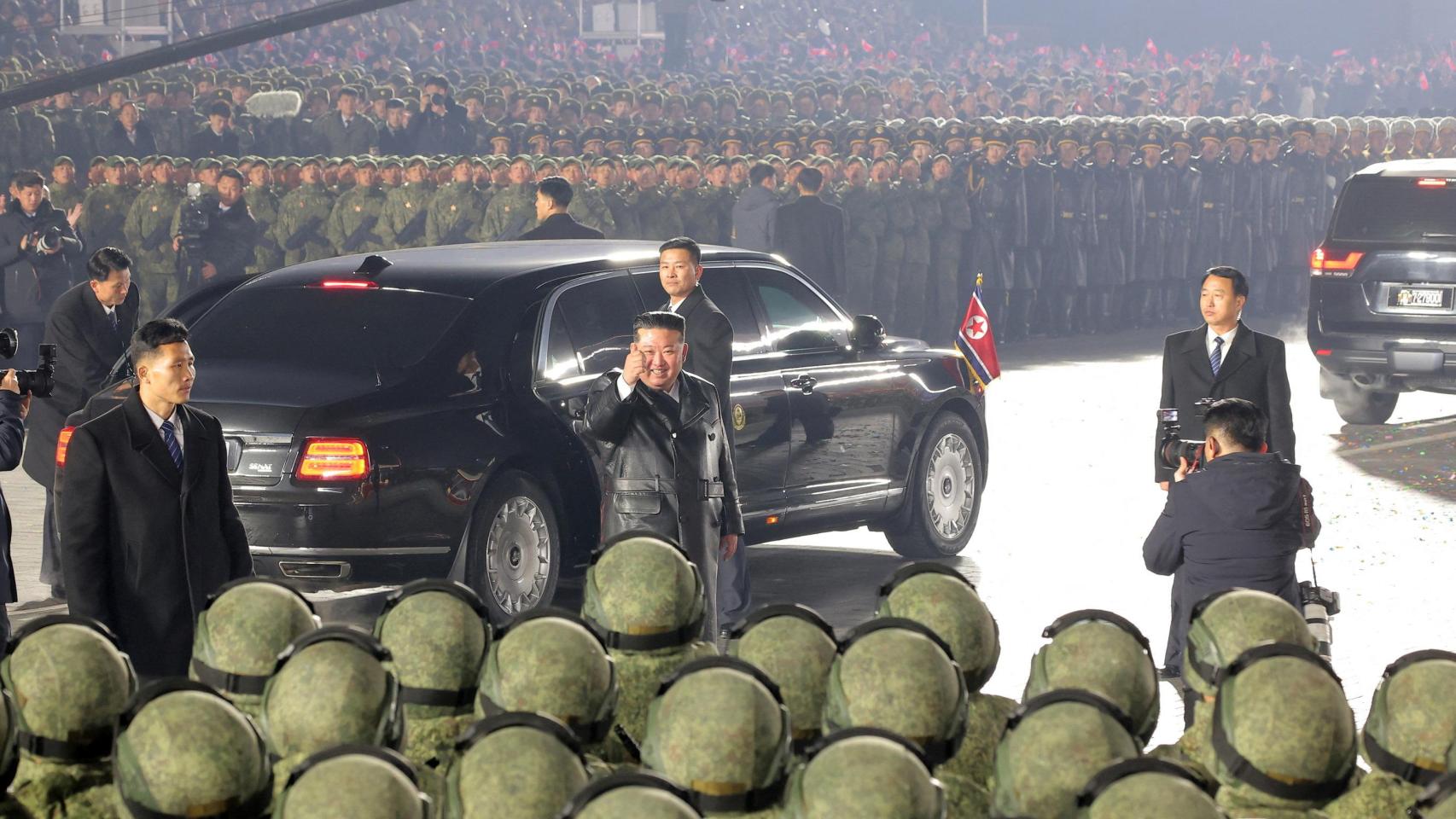 Kim Jong-un promete ampliar el arsenal nuclear de Corea del Norte y dice que podría "llevarse bien" con Trump