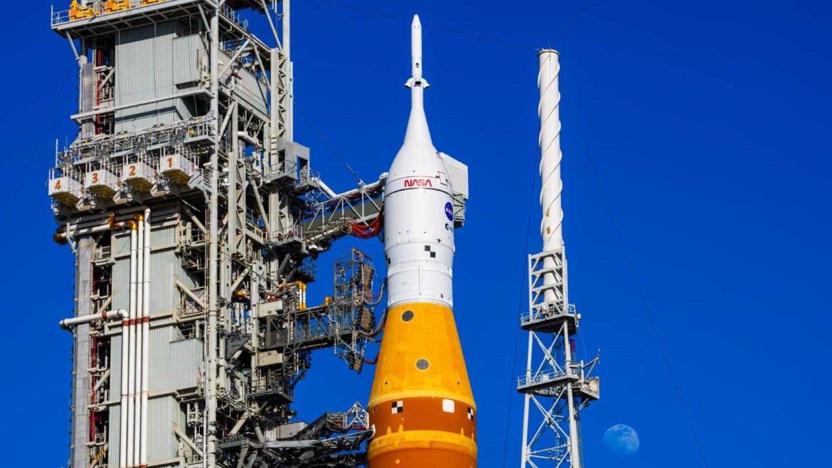 La NASA completa la retirada del cohete de Artemis II para su reparación: el lanzamiento no será antes del 1 de abril