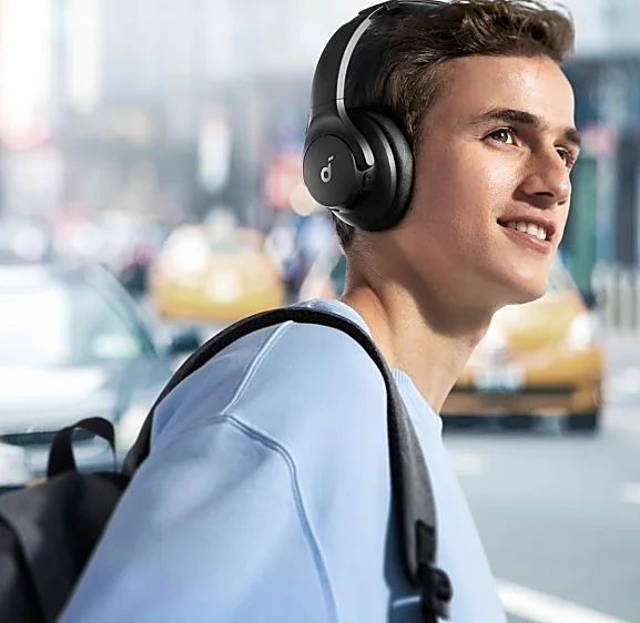 Despídete del ruido y disfruta de 40 horas de música con los cascos inalámbricos Soundcore Q20i