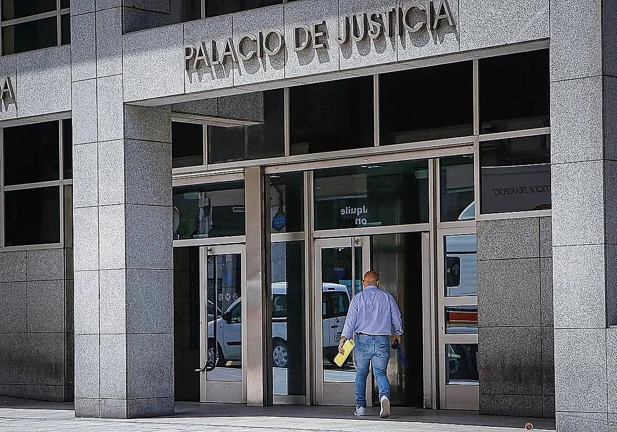 Condenan a 14 años a dos jóvenes por violar de forma simultánea a una chica en Bilbao