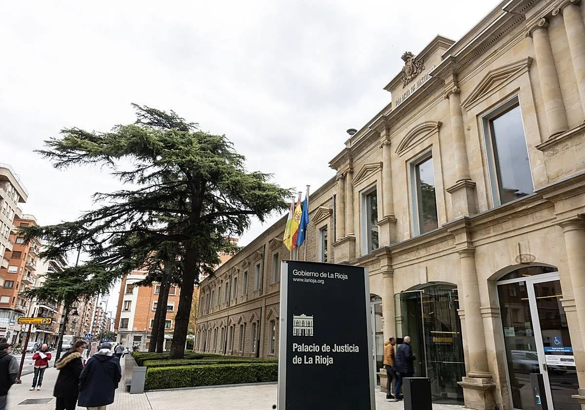 Condenan a 31 adultos a entre seis meses y un año por abusar de un menor en una web de citas